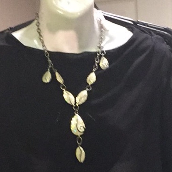 NWT Silver, mother of pearl necklace/earrings set - Picture 4 of 5